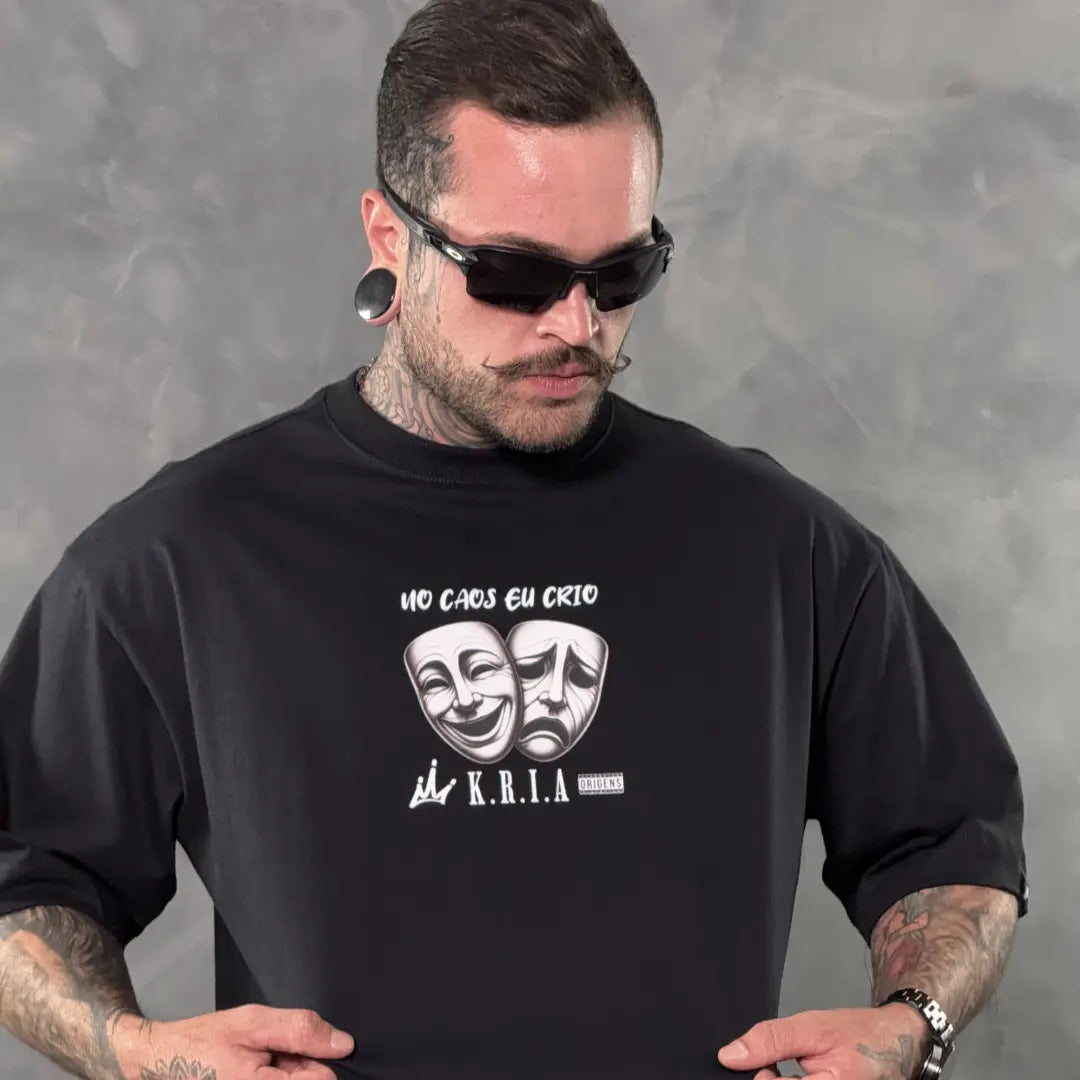 Camiseta Oversized No Caos Eu Crio Preto
