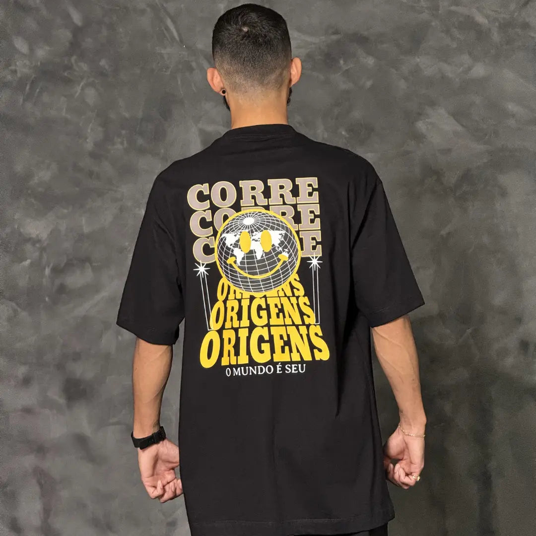 Camiseta Oversized O Mundo é Seu Preto