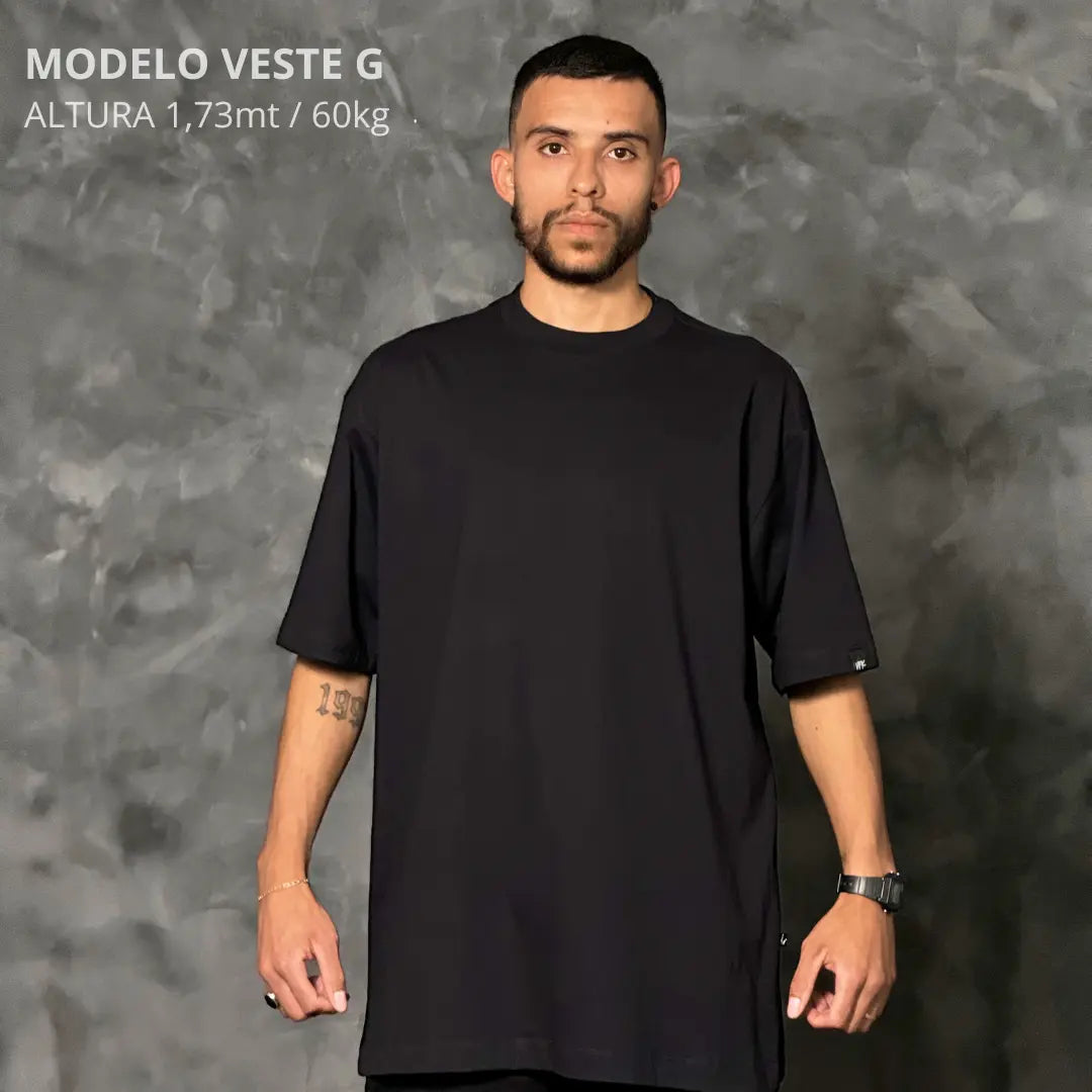 Camiseta Oversized O Mundo é Seu Preto
