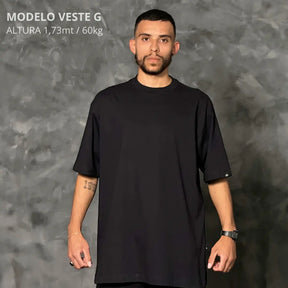 Camiseta Oversized O Mundo é Seu Preto
