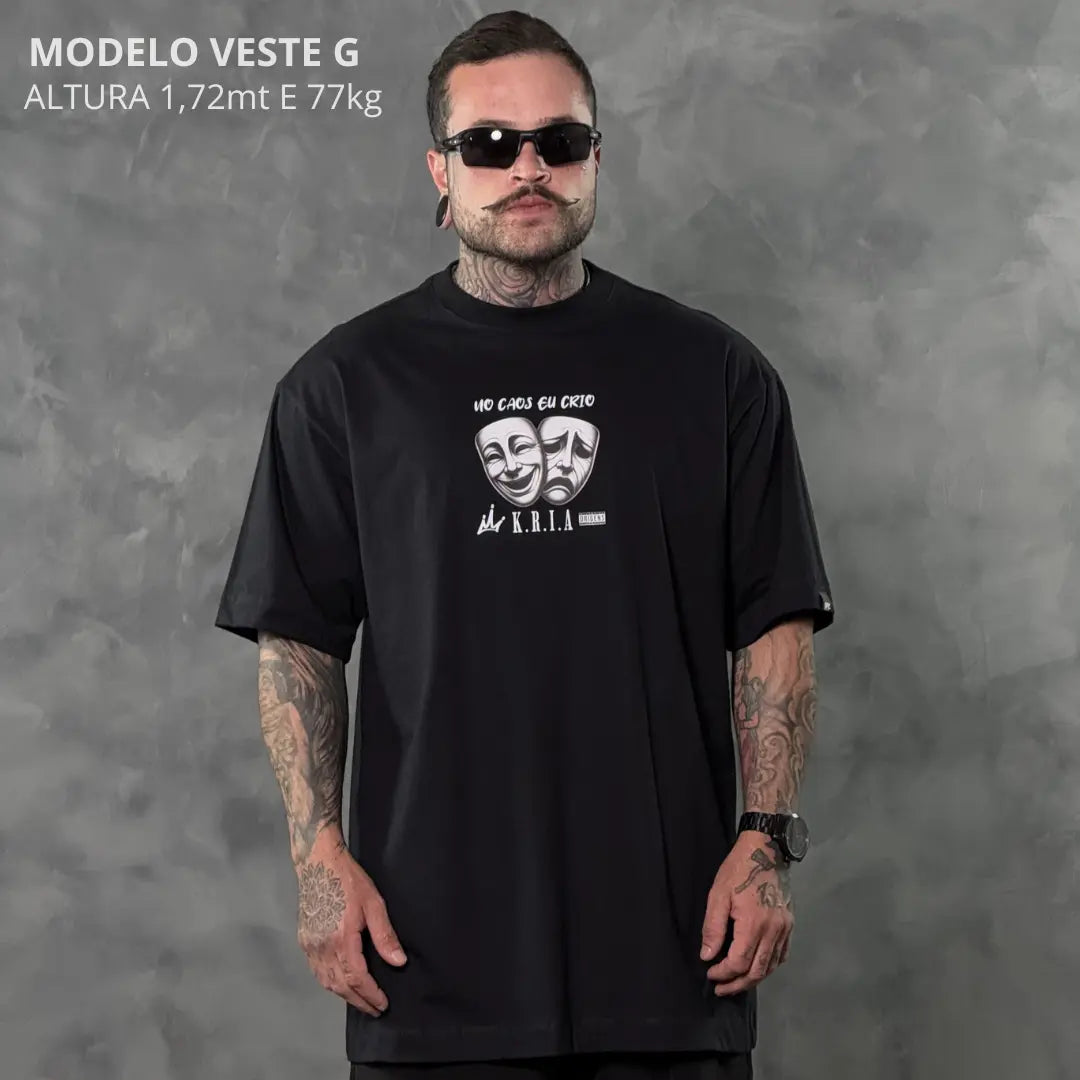 Camiseta Oversized No Caos Eu Crio Preto