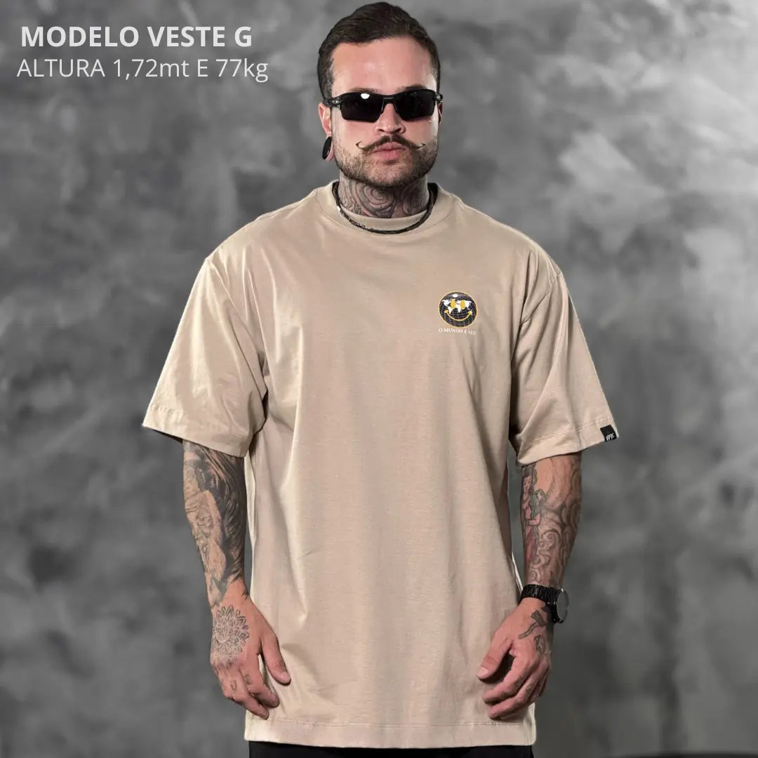 Camiseta Oversized O Mundo é Seu Bege