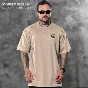 Camiseta Oversized O Mundo é Seu Bege