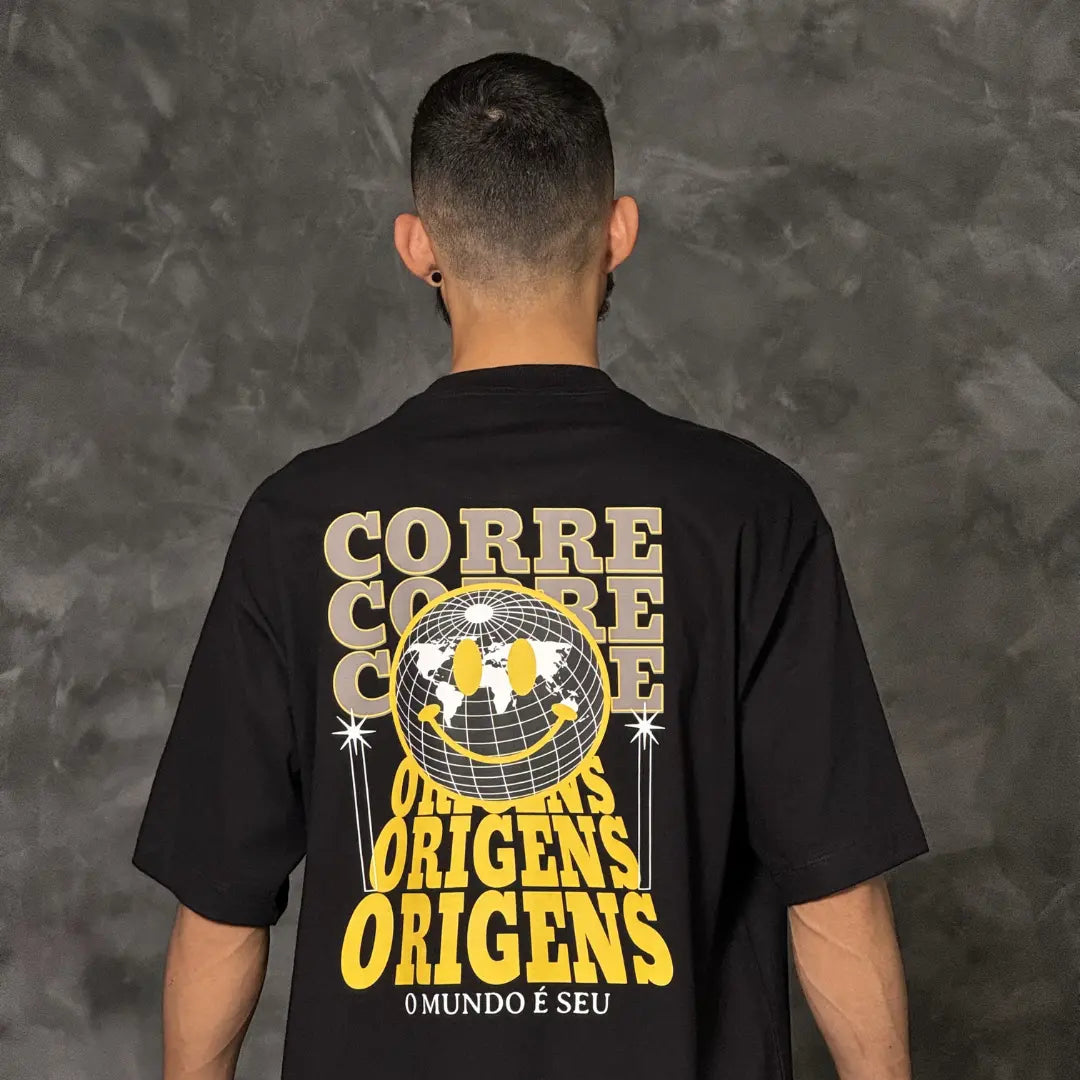 Camiseta Oversized O Mundo é Seu Preto