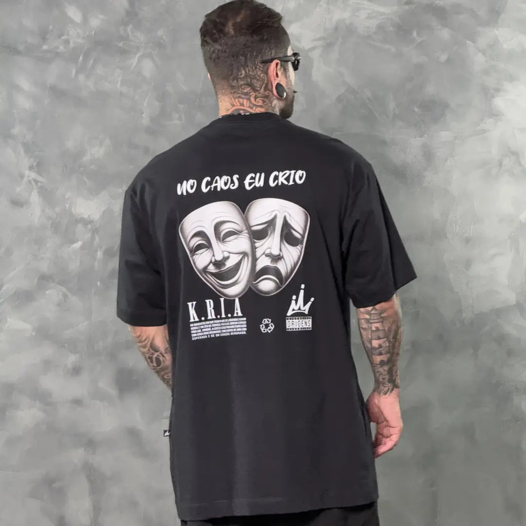 Camiseta Oversized No Caos Eu Crio Preto