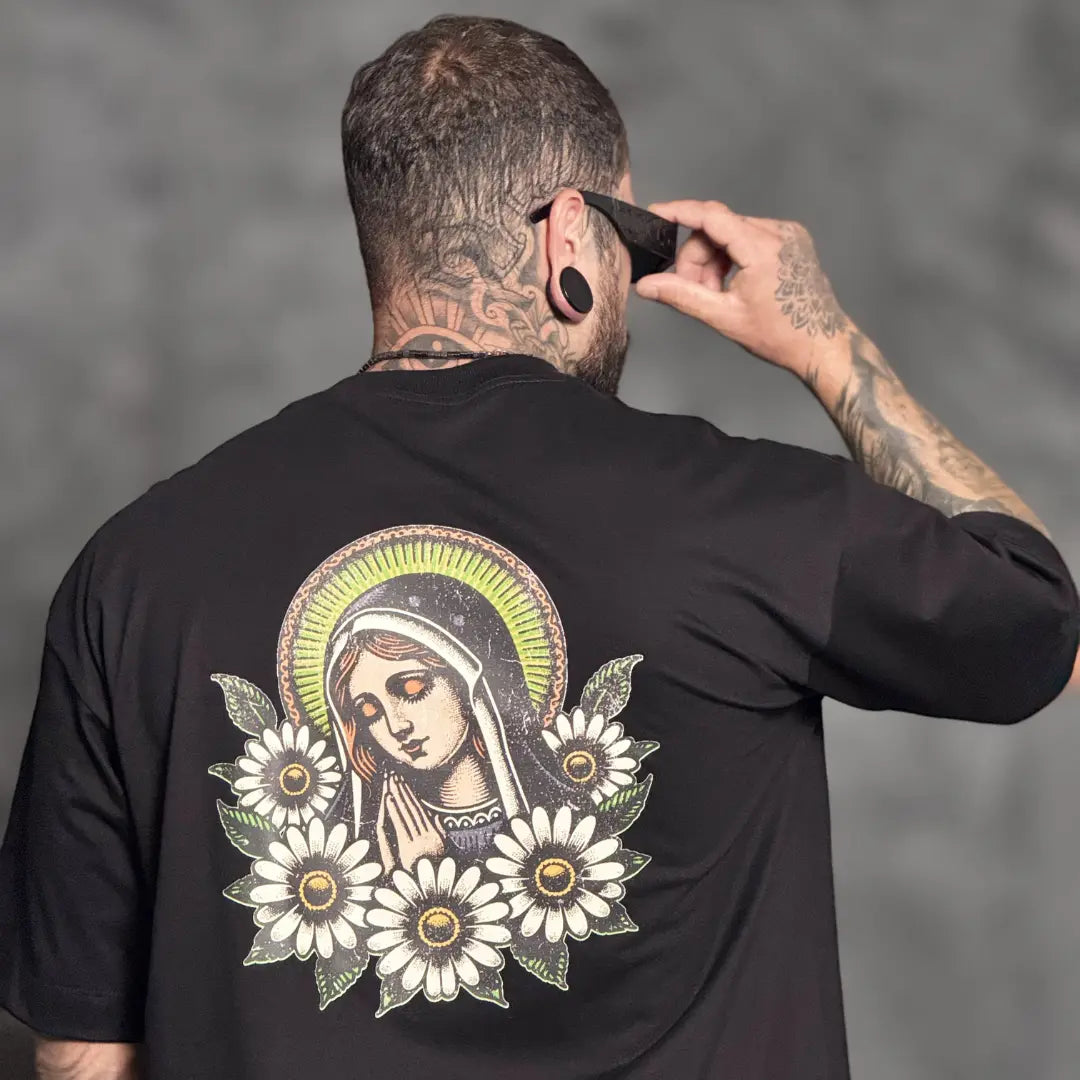 Camiseta Oversized Santa Preto