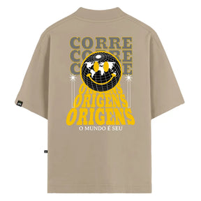 Camiseta Oversized O Mundo é Seu Bege