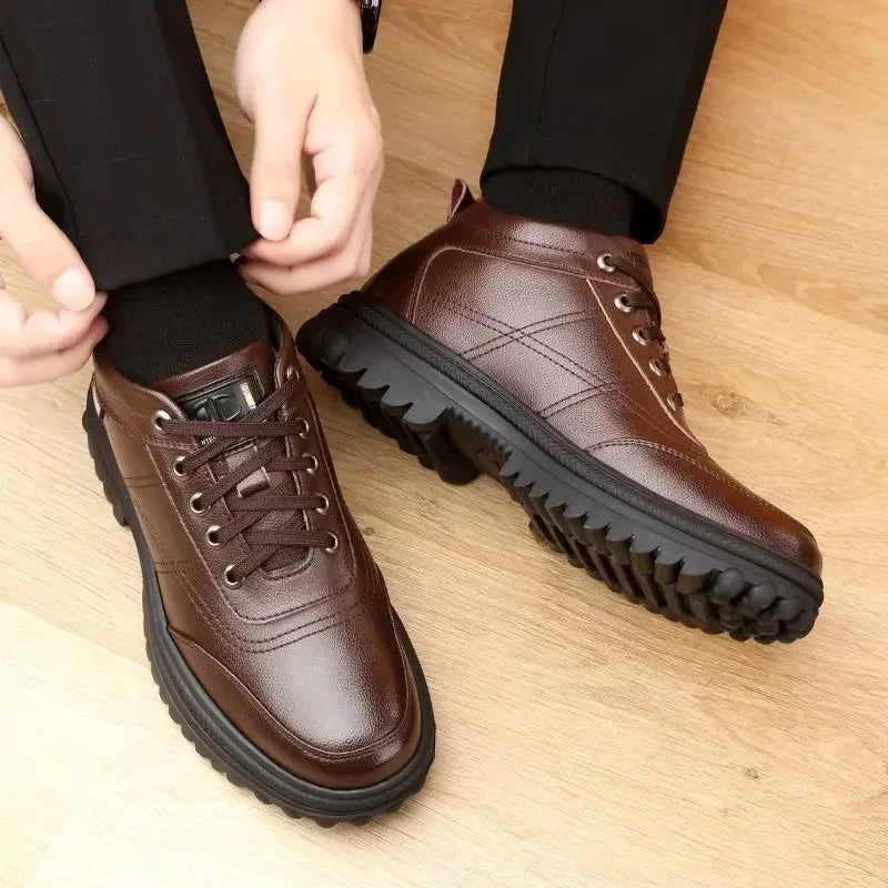 Bota Masculina em Couro Acolchoada Montvani MV049